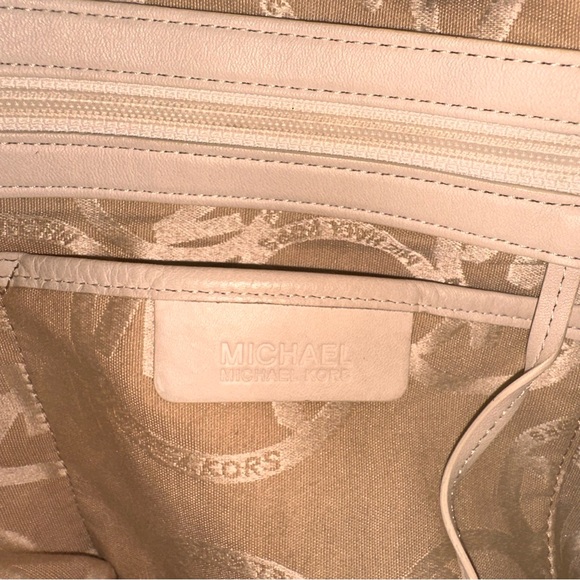 MICHAEL Michael Kors Beverly Hobo Satchel Genuine Leather Shoulder Bag Vanilla - Picture 15 of 16